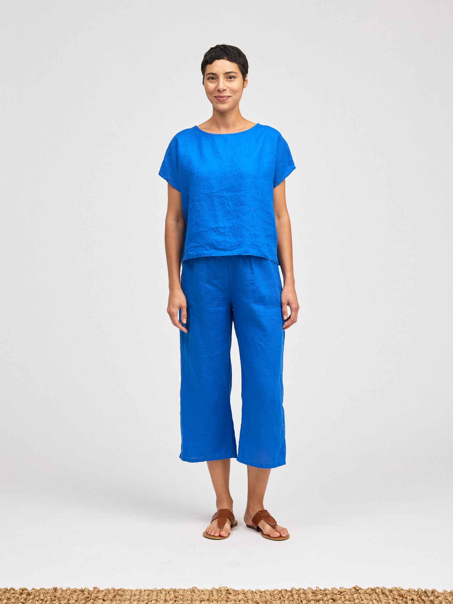 Short Sleeve High-Low Shirt in Linen by Cut-loose