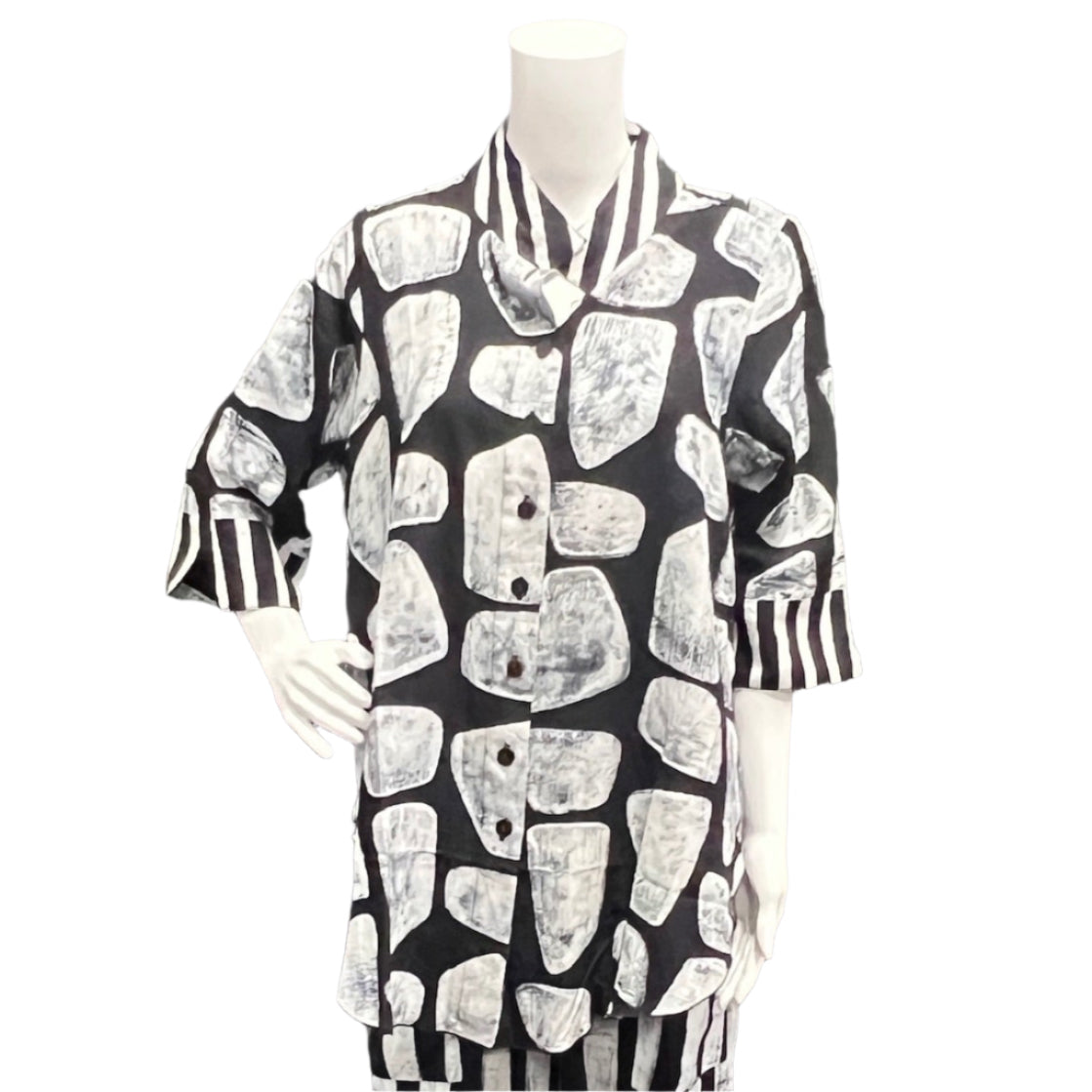 Iguana : Wear your art on your sleeve. Hand Batiked so no two pieces are alike. Iguana is the epitome of Art to Wear and Victoria Susan Wearable Art is thrilled to carry these amazing pieces. Victoria Susan Wearable Art is a womens clothing store in Camden sc.