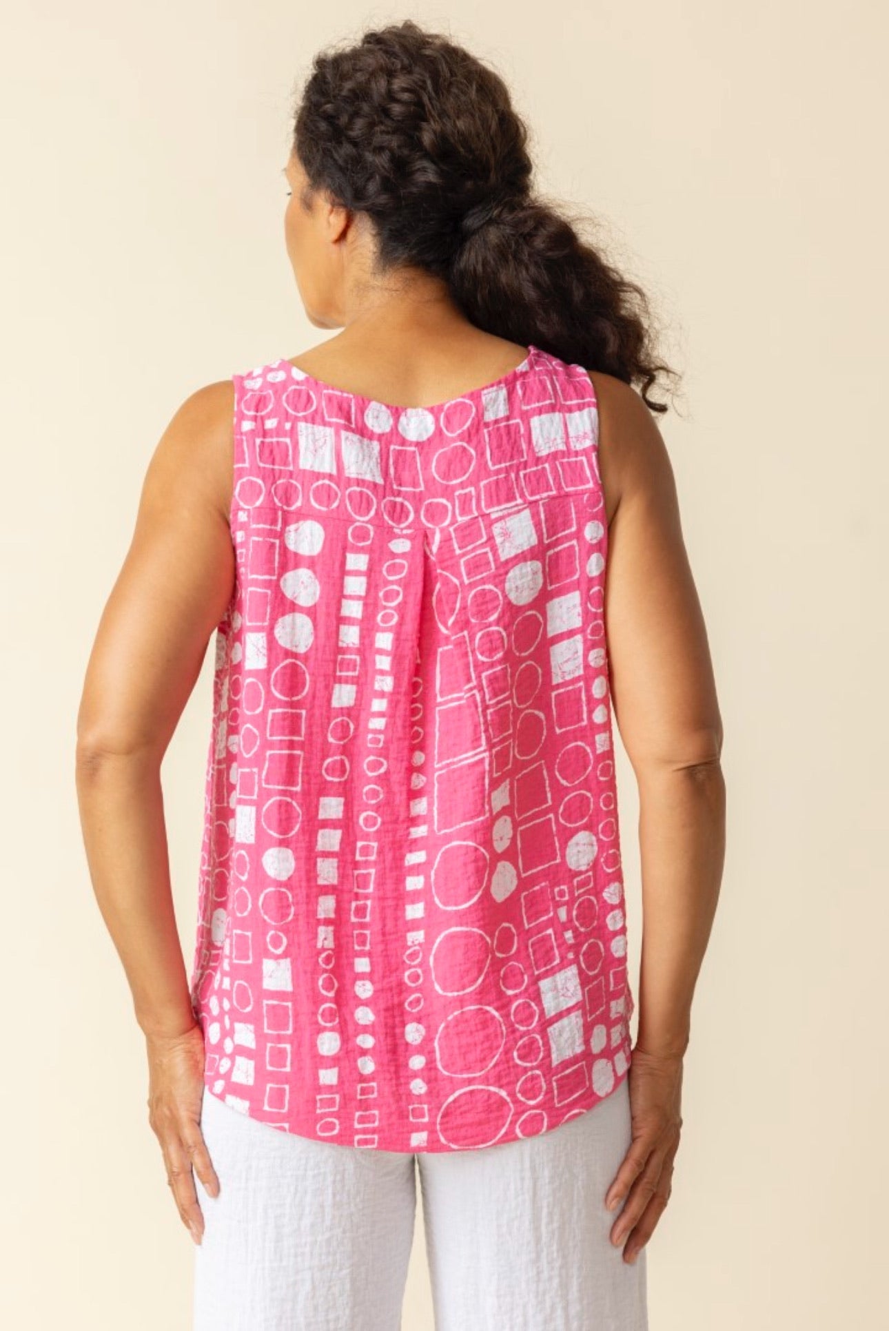 Victoria Susan Wearable Art is a clothing boutique for women in Downtown Camden SC. 