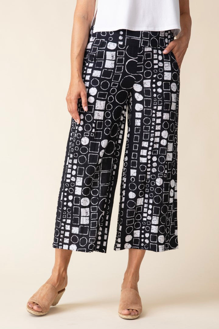 Victoria Susan Wearable Art is a womens clothing boutique in Downtown Camden SC. Clothing Store for women carrying habitat clothes.