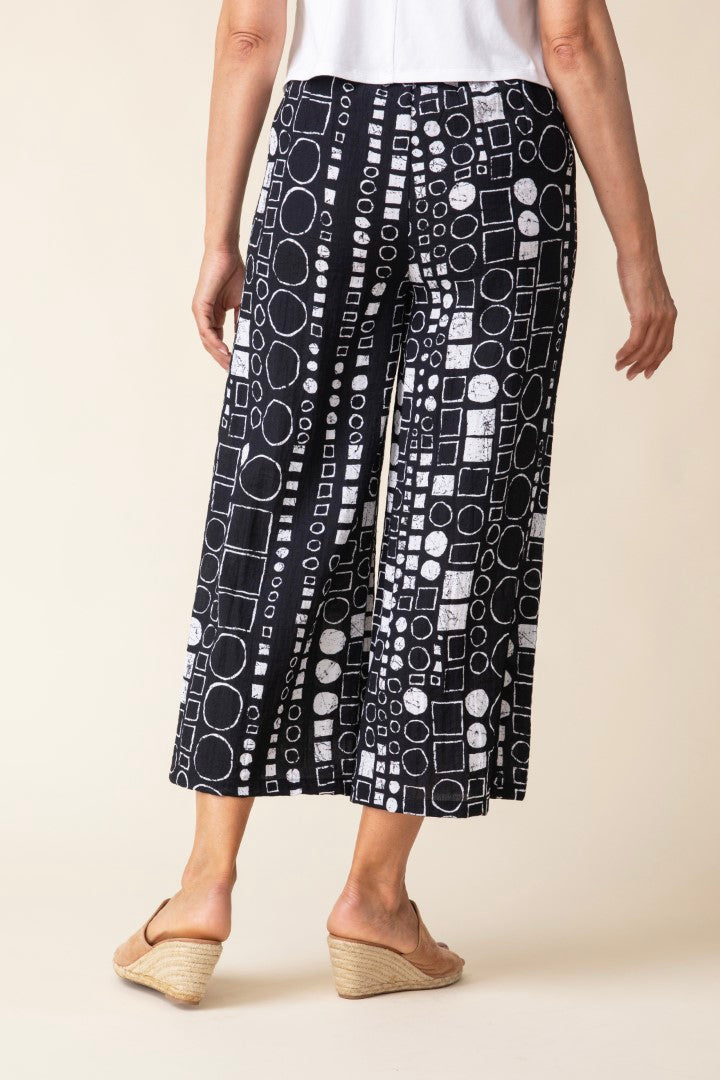 Victoria Susan Wearable Art is a womens clothing boutique in Downtown Camden SC. Clothing Store for women carrying habitat clothes.