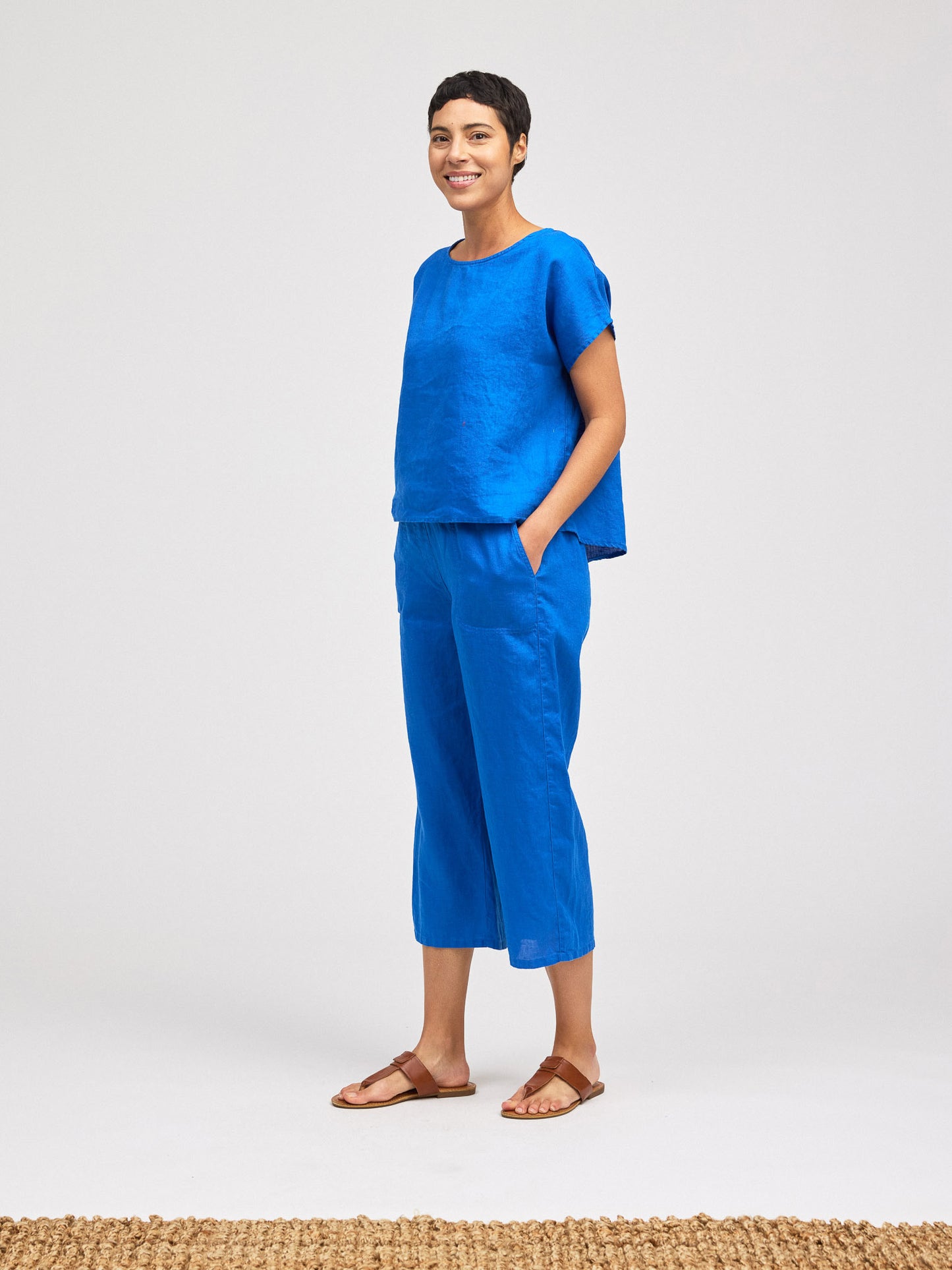 Short Sleeve High-Low Shirt in Linen by Cut-loose