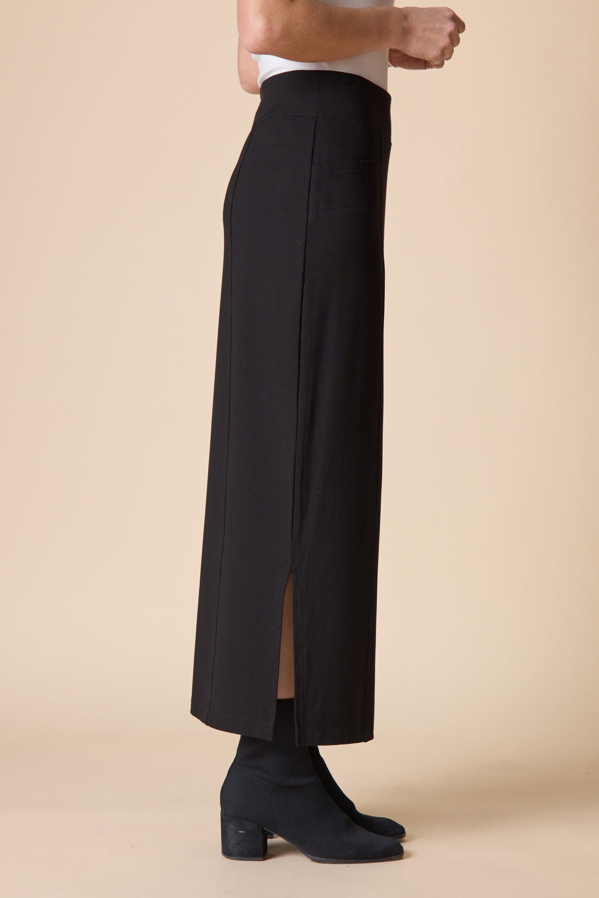 Core Travel Solid Straight Skirt by Habitat