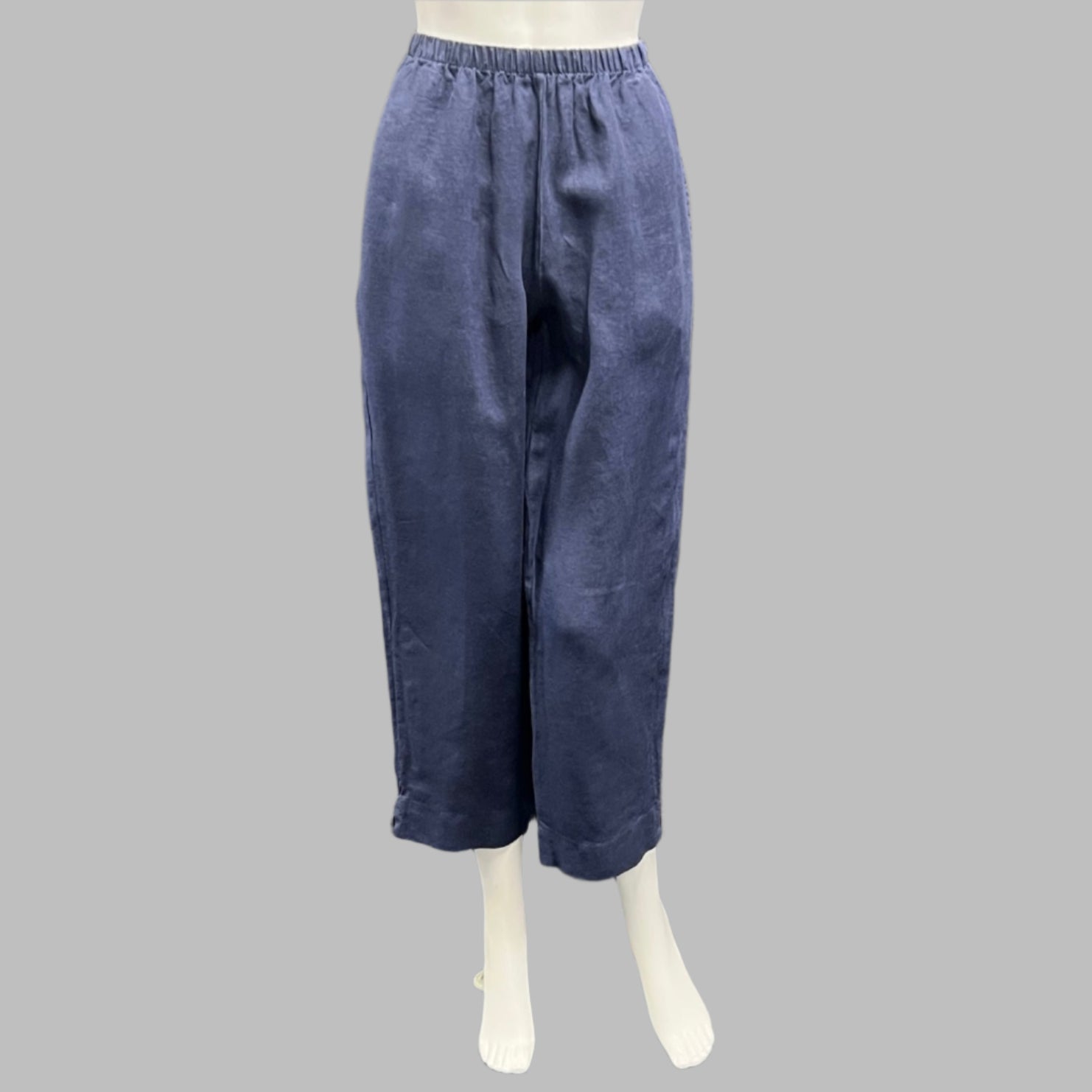 Victoria Susan Wearable Art is a clothing boutique for women in Downtown Camden SC. 