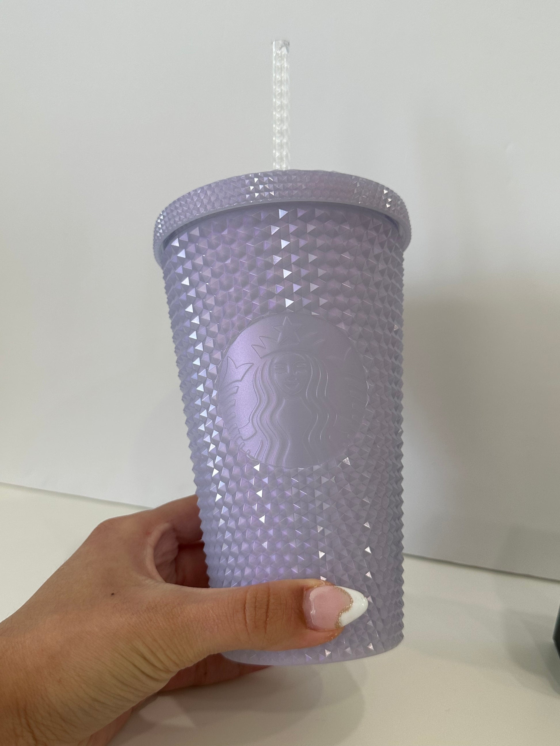 Mannequin wearing a beige cardigan with denim pockets and blue pants against a neutral background