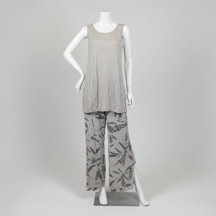 Shop women's clothing and wearable art at Victoria Susan Wearable Art in Camden SC.

