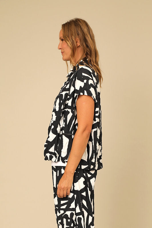Victoria Susan Wearable Art is a women's clothing boutique in Downtown Camden, SC. Chalet et Ceci is clothing made in the USA. 