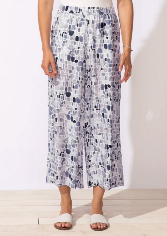 Victoria Susan Wearable Art is a women’s clothing store in Downtown Camden SC.